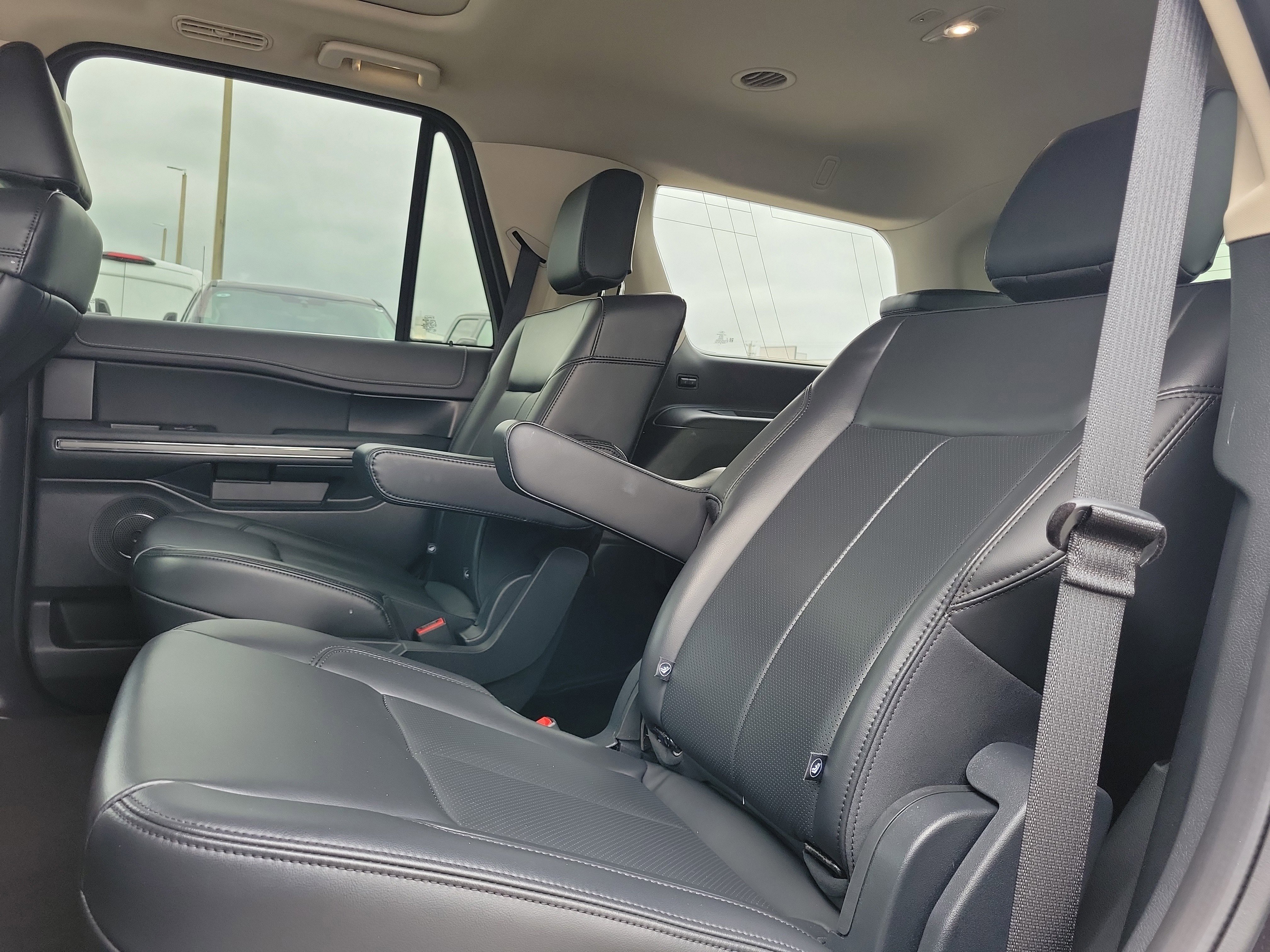 Certified 2024 Ford Expedition XLT image 14