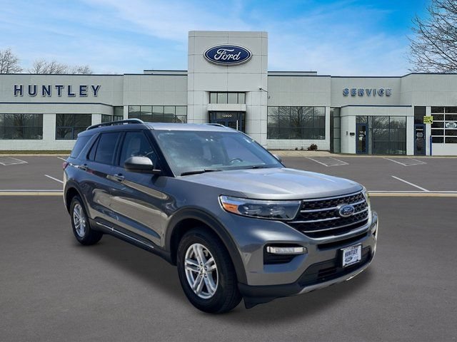 Certified 2024 Ford Explorer XLT w/ Equipment Group 202A AWD/4WD image 3