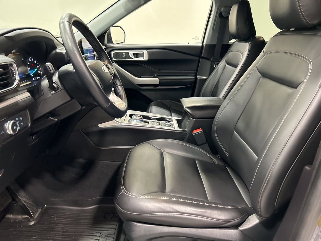 Certified 2022 Ford Explorer XLT w/ Equipment Group 202A image 12