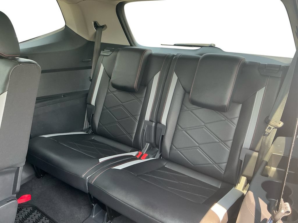 Used 2024 Volkswagen Atlas Peak Edition SE AWD/4WD image 21