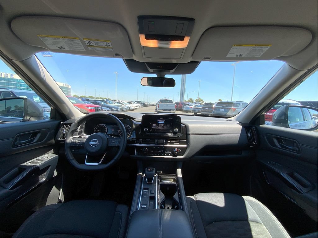 Used 2025 Nissan Pathfinder SV FWD image 24