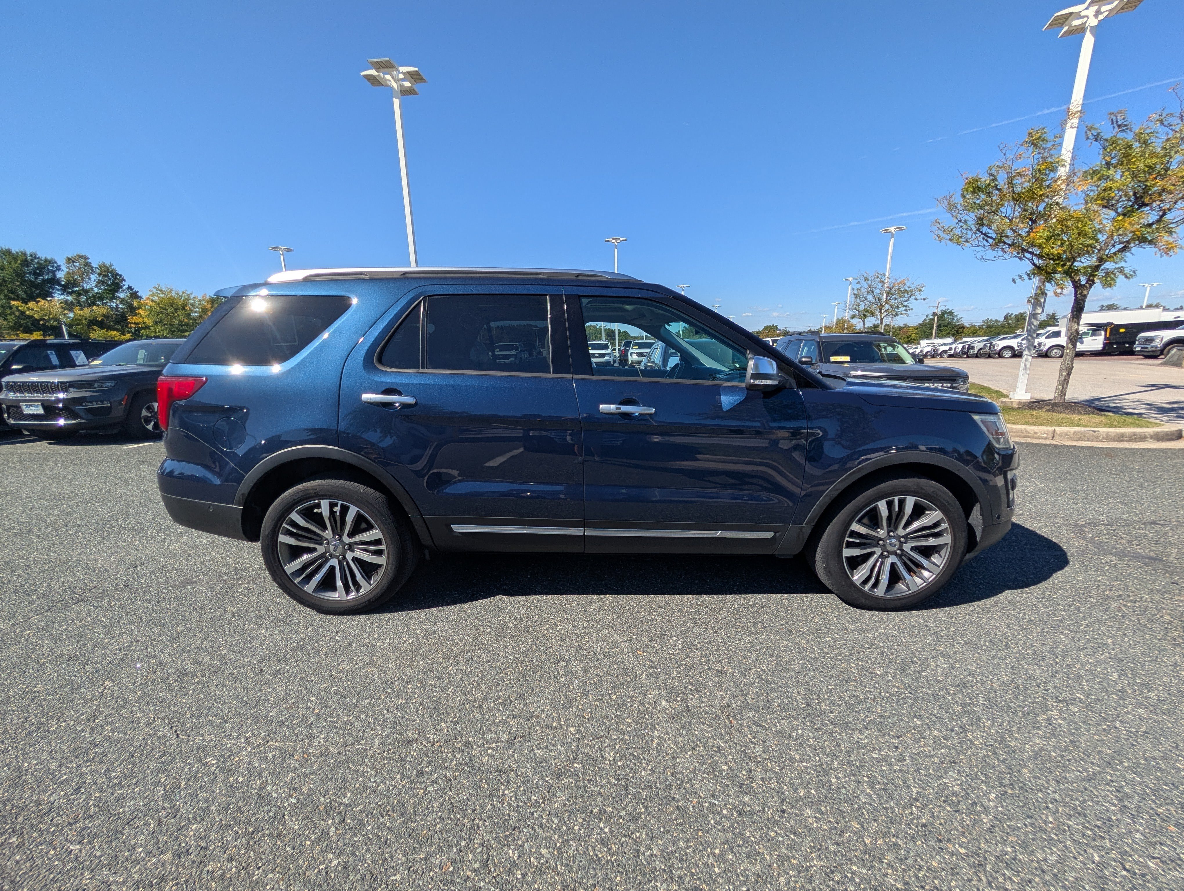 Certified 2017 Ford Explorer Platinum AWD/4WD image 3