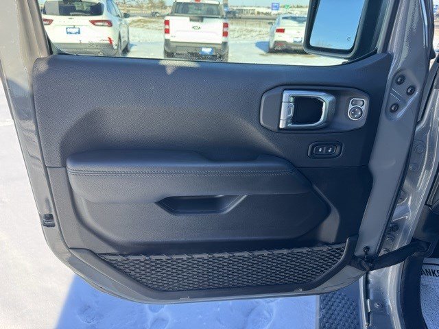 Used 2023 Jeep Wrangler Unlimited Sahara image 11