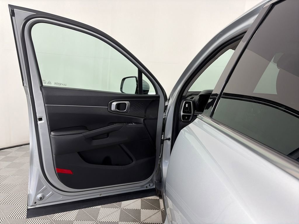 Used 2022 Kia Sorento LX AWD/4WD image 10