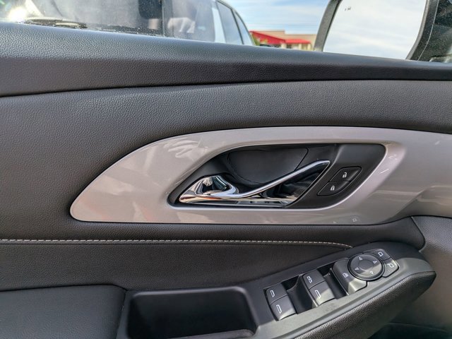 Used 2022 Chevrolet Traverse LT image 13