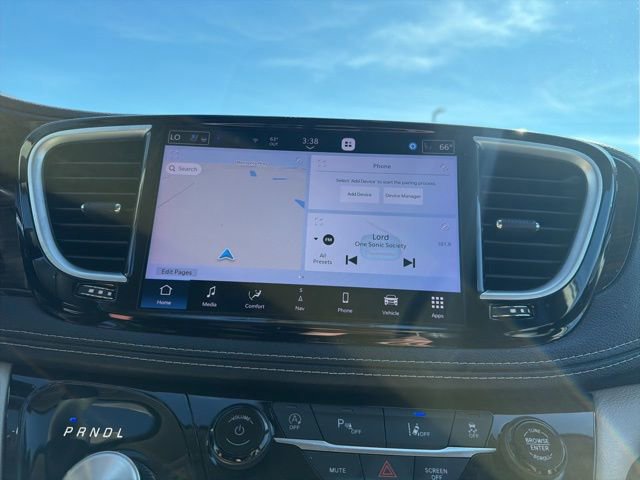 Used 2023 Chrysler Pacifica Limited image 29