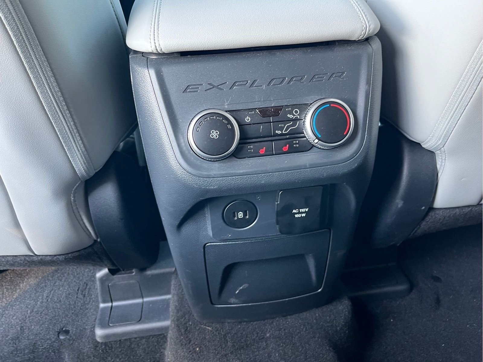 Certified 2025 Ford Explorer Platinum w/ Ultimate Package AWD/4WD image 31