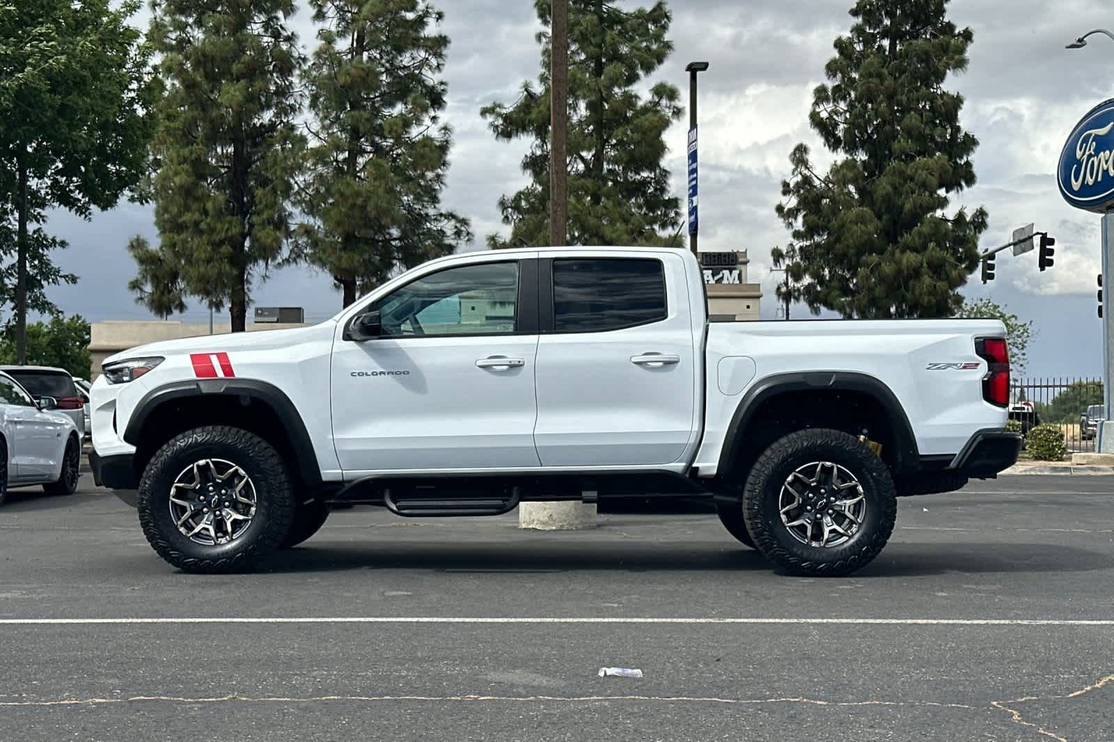 Used 2024 Chevrolet Colorado ZR2 AWD/4WD image 5