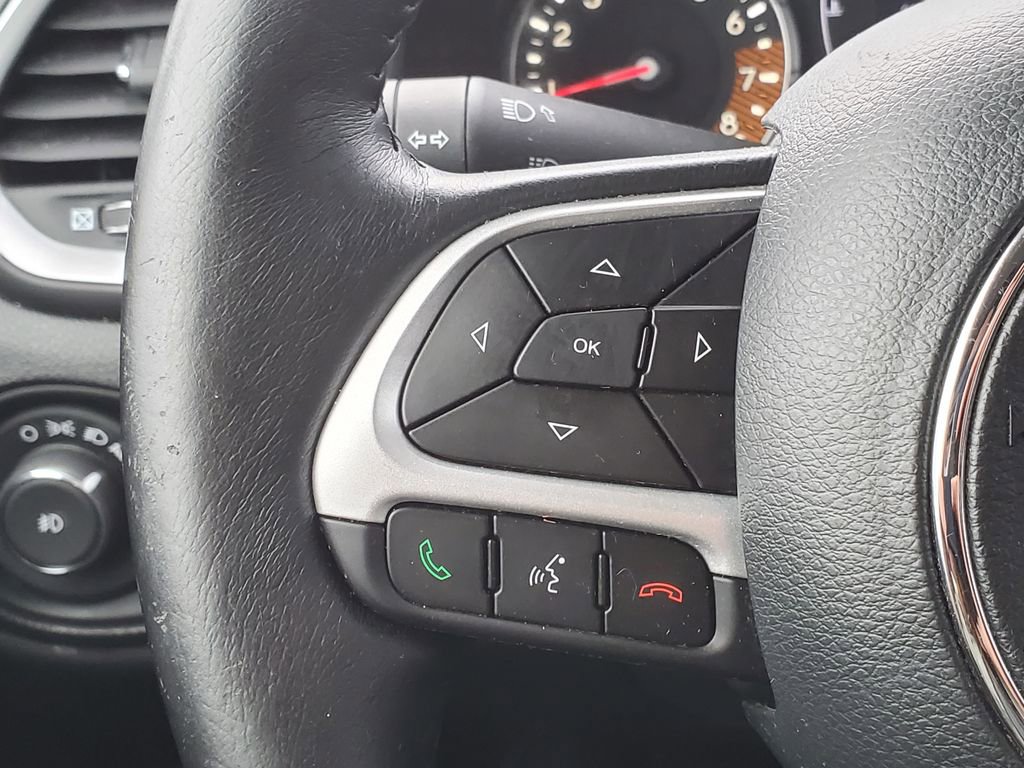 Used 2019 Jeep Renegade Latitude w/ Cold Weather Group image 17