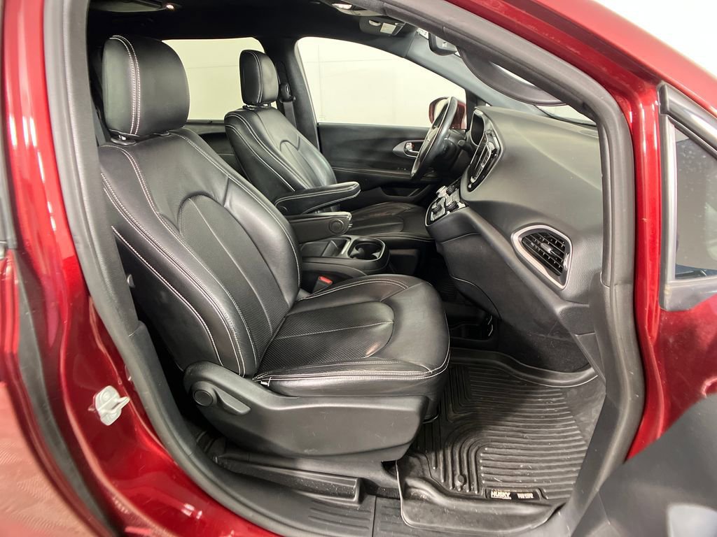 Used 2020 Chrysler Pacifica Touring w/ S Appearance Package image 11