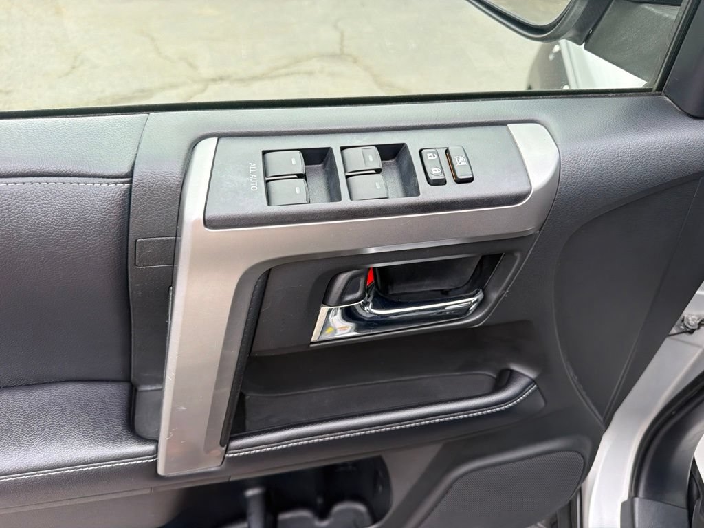 Used 2018 Toyota 4Runner SR5 AWD/4WD image 22