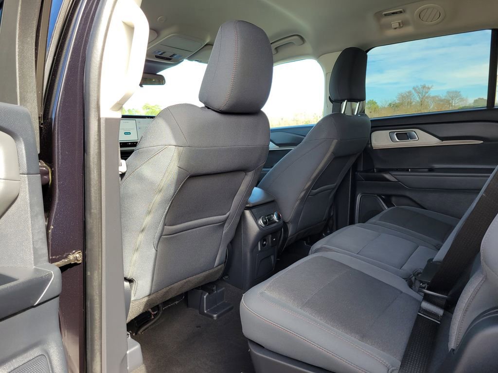 Certified 2025 Ford Explorer Active image 19