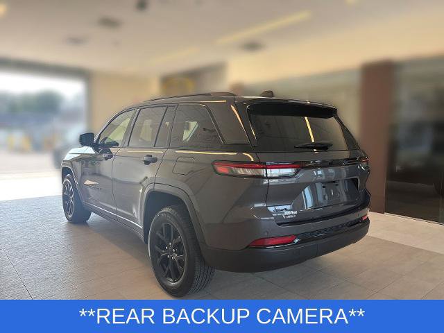 Used 2024 Jeep Grand Cherokee Altitude AWD/4WD image 4