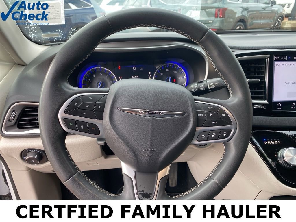 Used 2024 Chrysler Pacifica Touring-L image 30