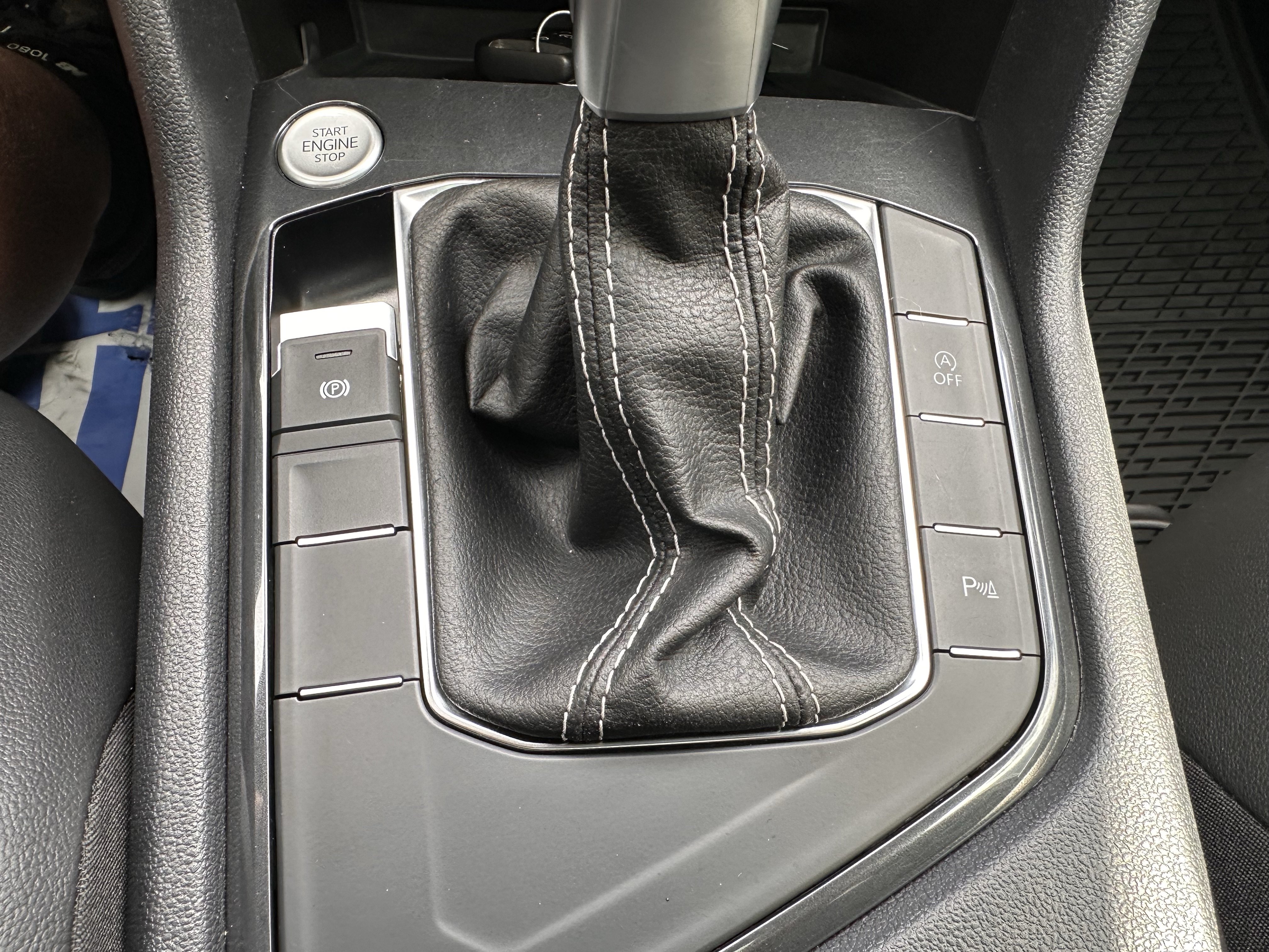 Used 2022 Volkswagen Tiguan SE R-Line FWD image 27