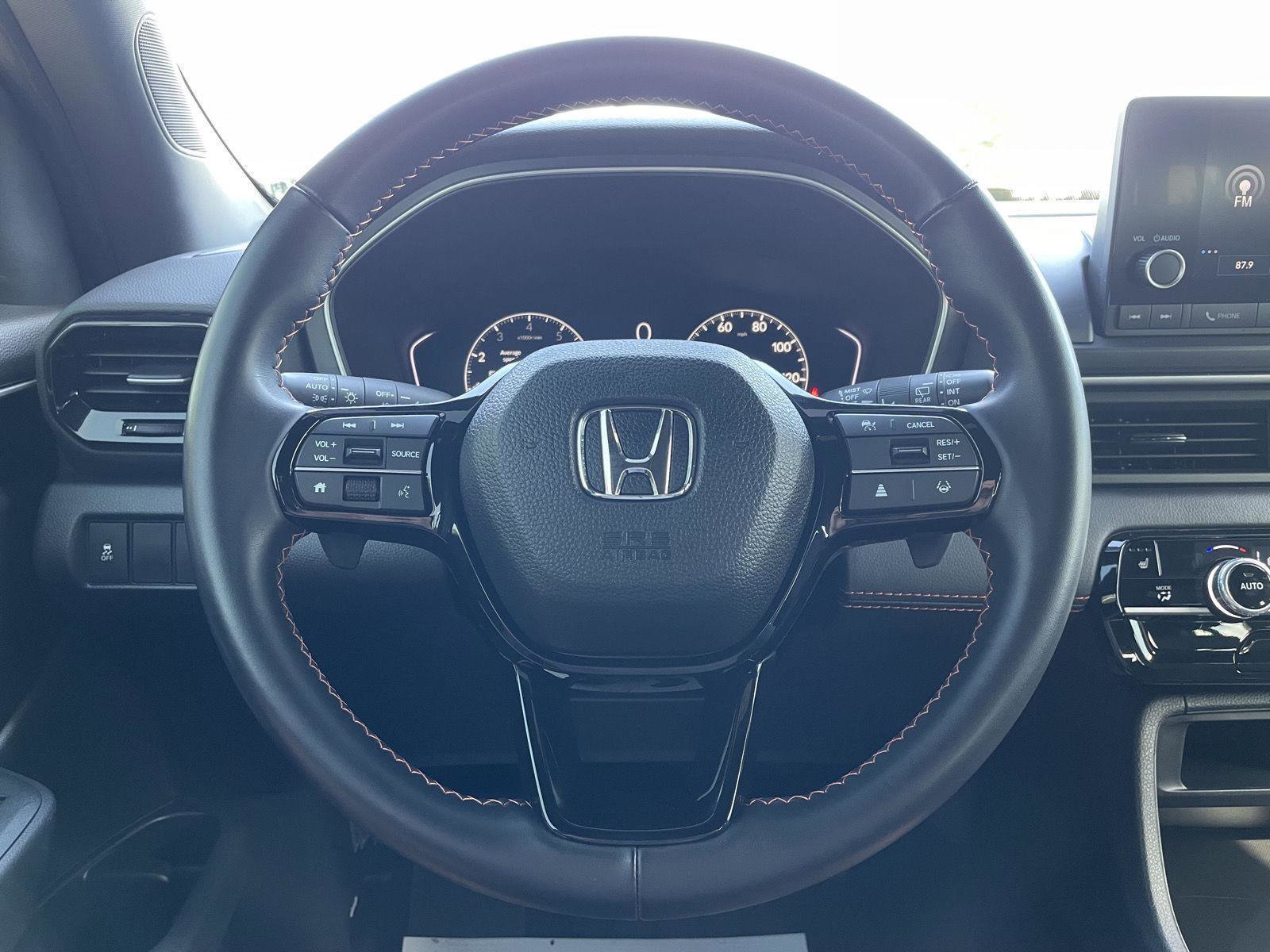 Used 2025 Honda Pilot Sport image 12