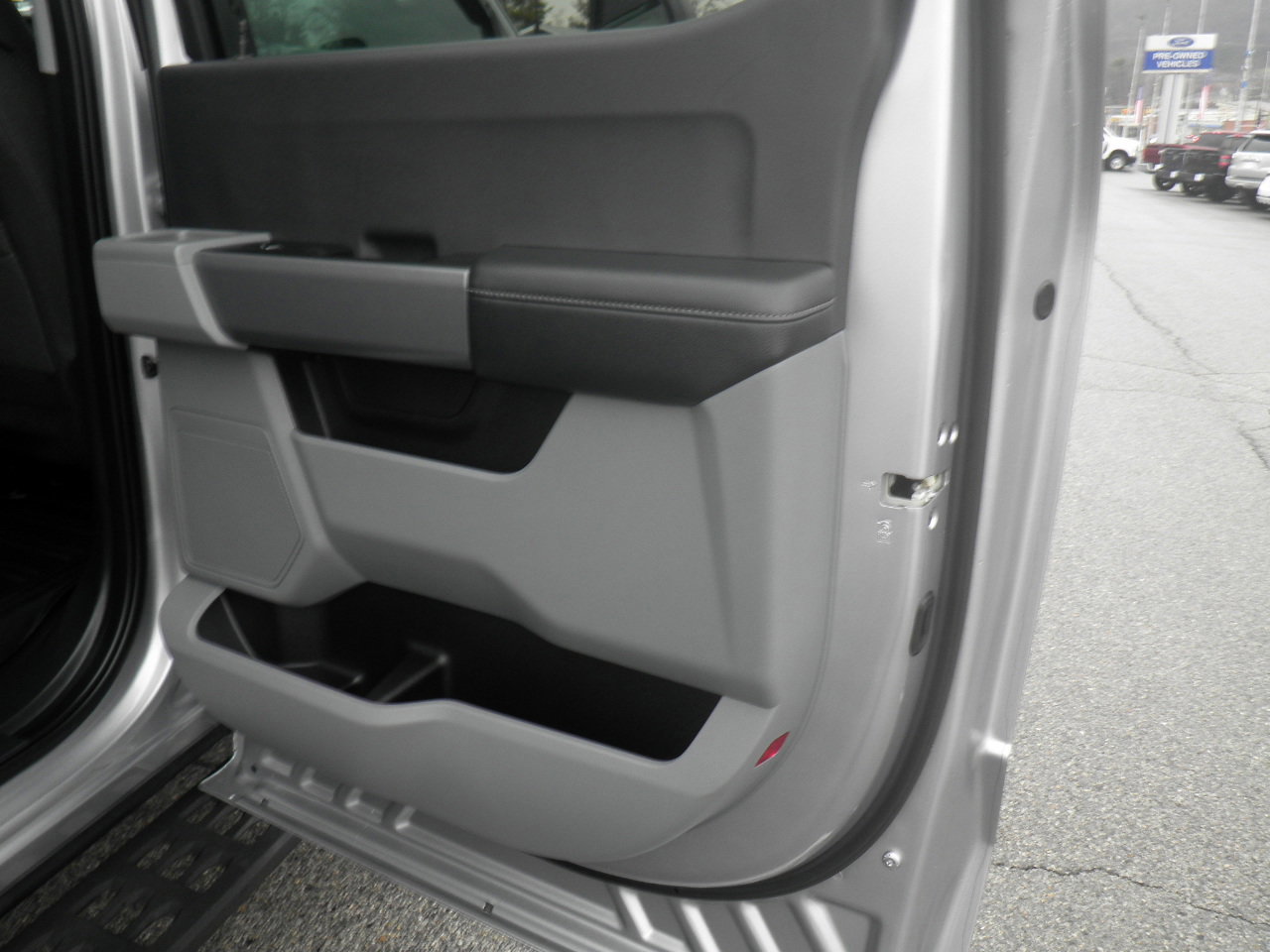 Certified 2024 Ford F350 XLT w/ Tremor Off-Road Package image 28