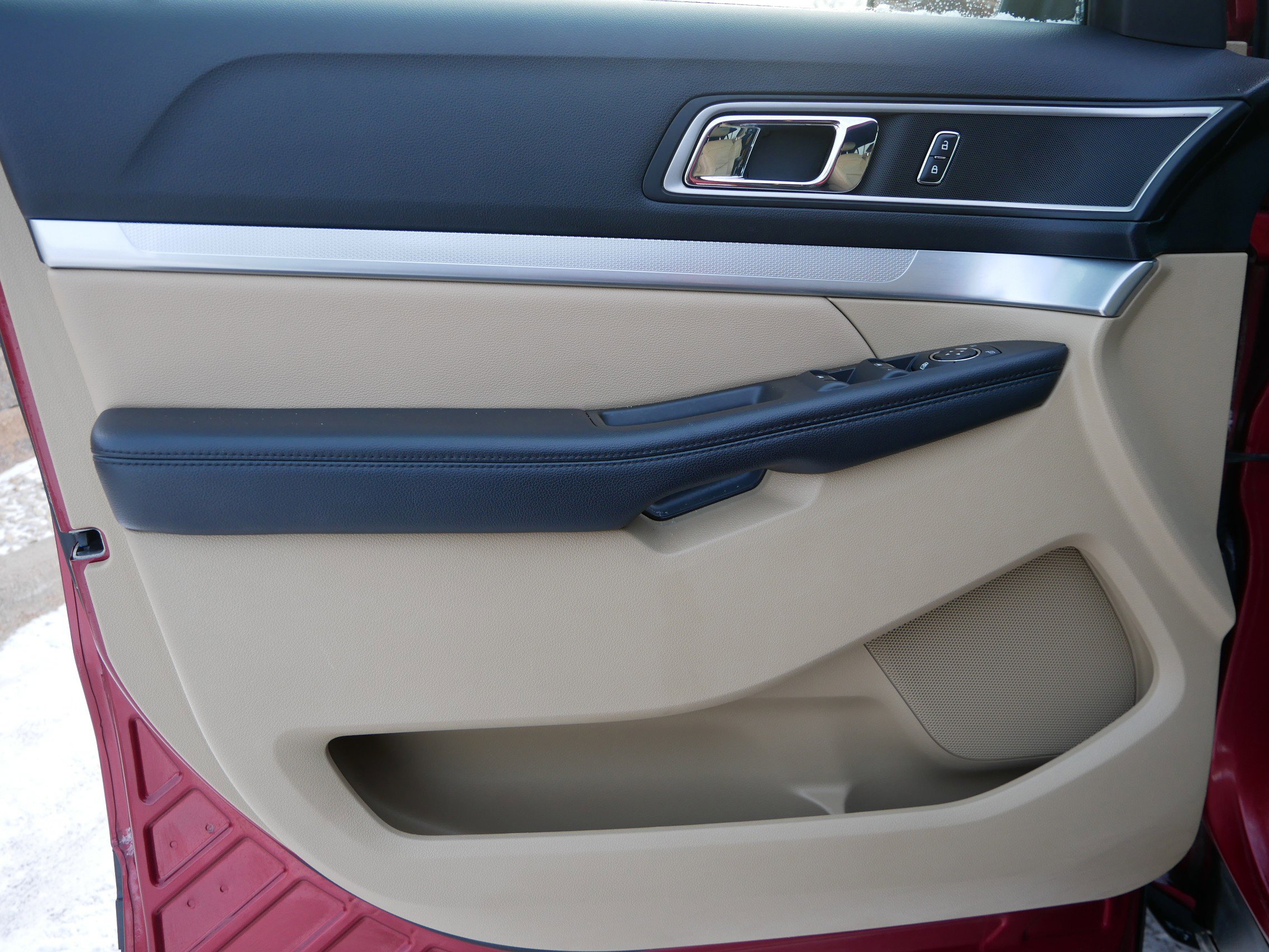 Certified 2017 Ford Explorer XLT w/ Equipment Group 202A image 11