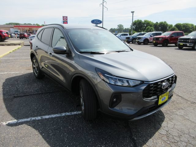 Certified 2025 Ford Escape ST-Line Select AWD/4WD image 9