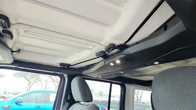 Used 2025 Jeep Wrangler Unlimited Sahara image 12