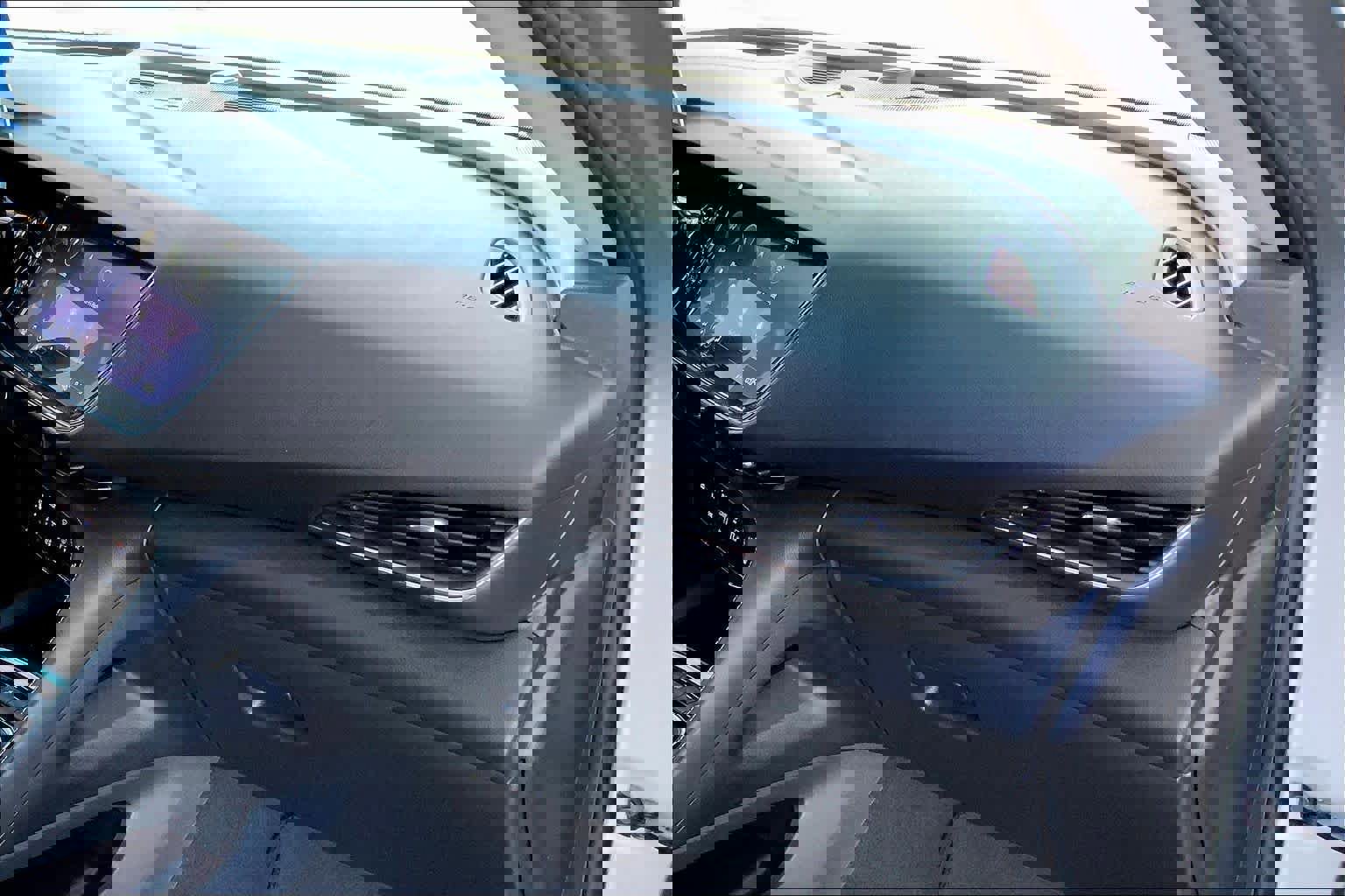 Used 2023 Buick Envision Essence w/ Technology Package I image 19