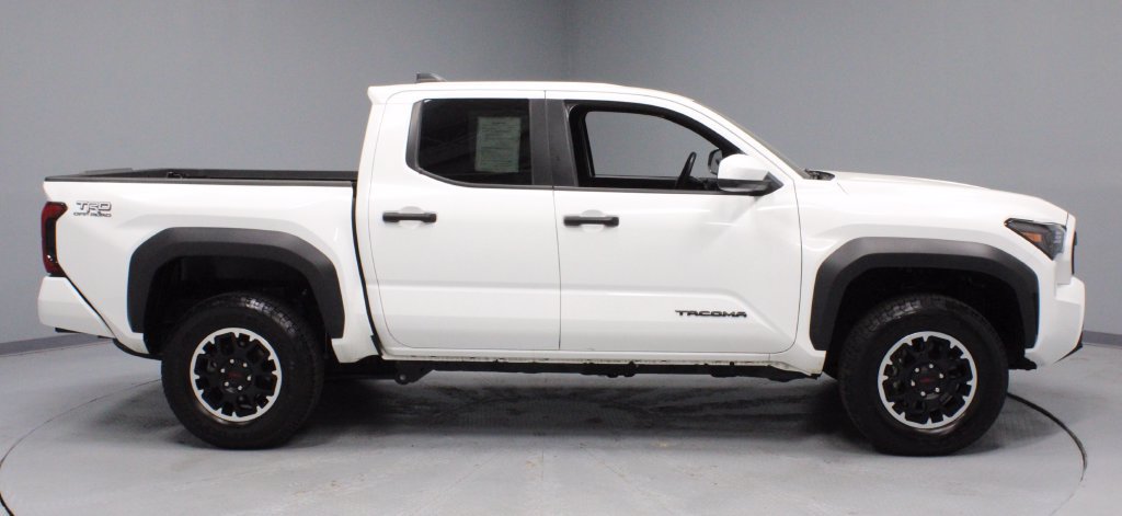 Used 2025 Toyota Tacoma TRD Off-Road AWD/4WD image 11