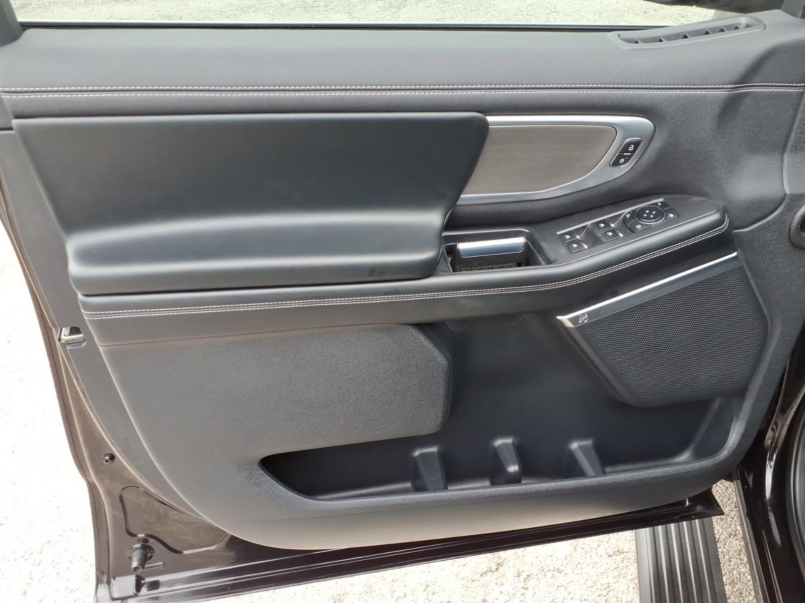 Certified 2025 Ford Expedition Max Platinum w/ Driver's Package AWD/4WD image 12