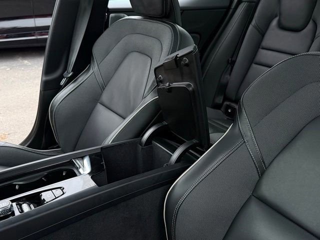 Used 2019 Volvo S60 T5 R-Design image 38