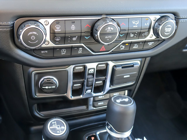 Used 2026 Jeep Wrangler Unlimited Sahara AWD/4WD image 18