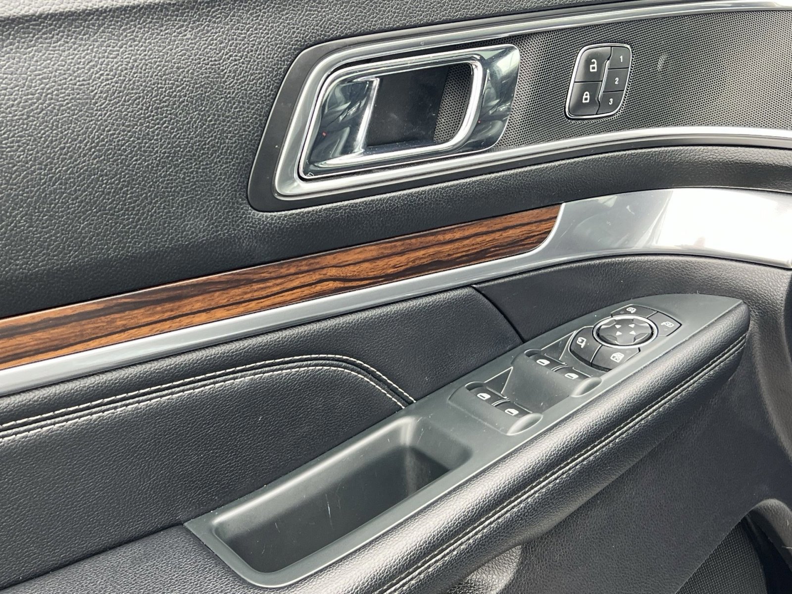 Certified 2019 Ford Explorer Limited w/ Class III Trailer Tow Package image 15