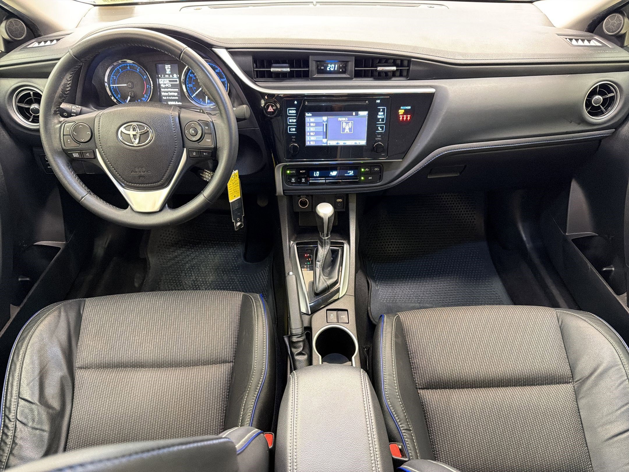 Used 2019 Toyota Corolla SE FWD image 15