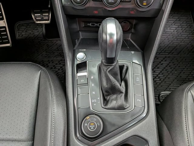 Used 2020 Volkswagen Tiguan SE R-Line AWD/4WD image 32