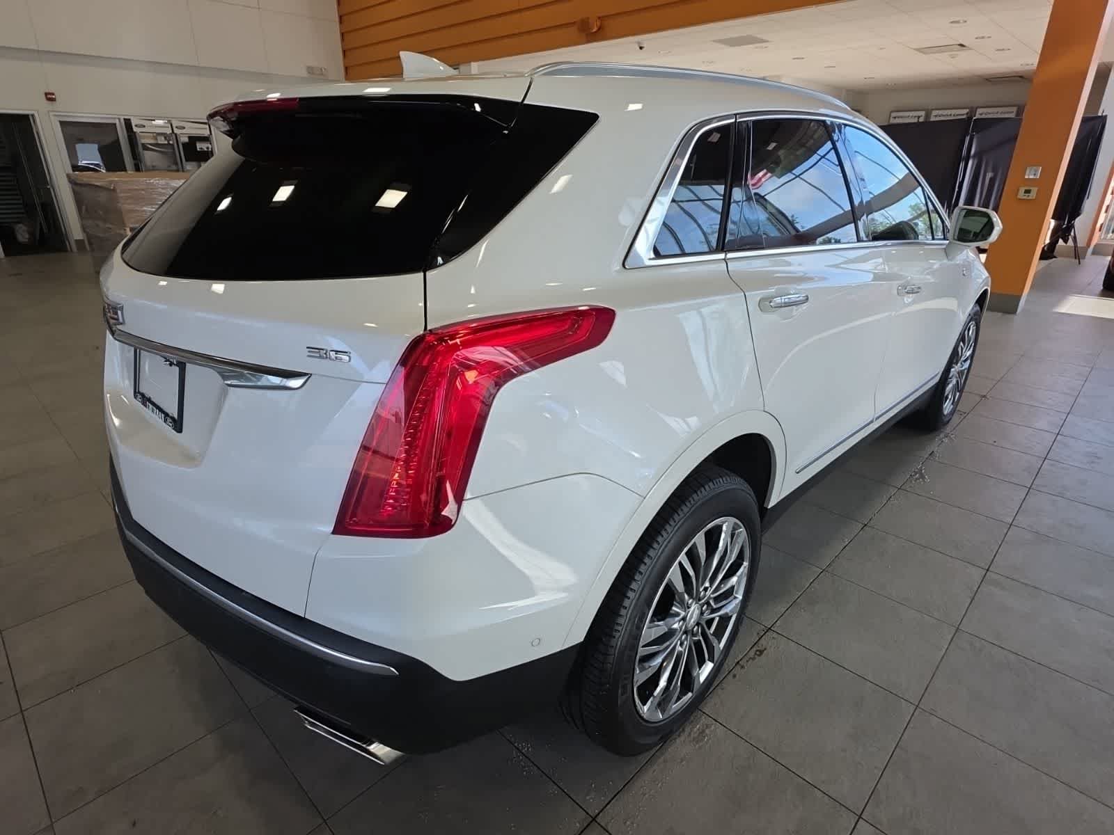 Used 2017 Cadillac XT5 Premium Luxury w/ Driver Assist Package AWD/4WD image 7