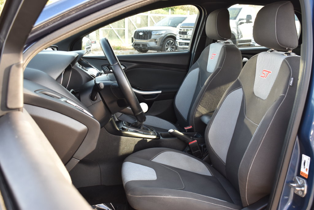 Certified 2018 Ford Focus ST FWD image 28
