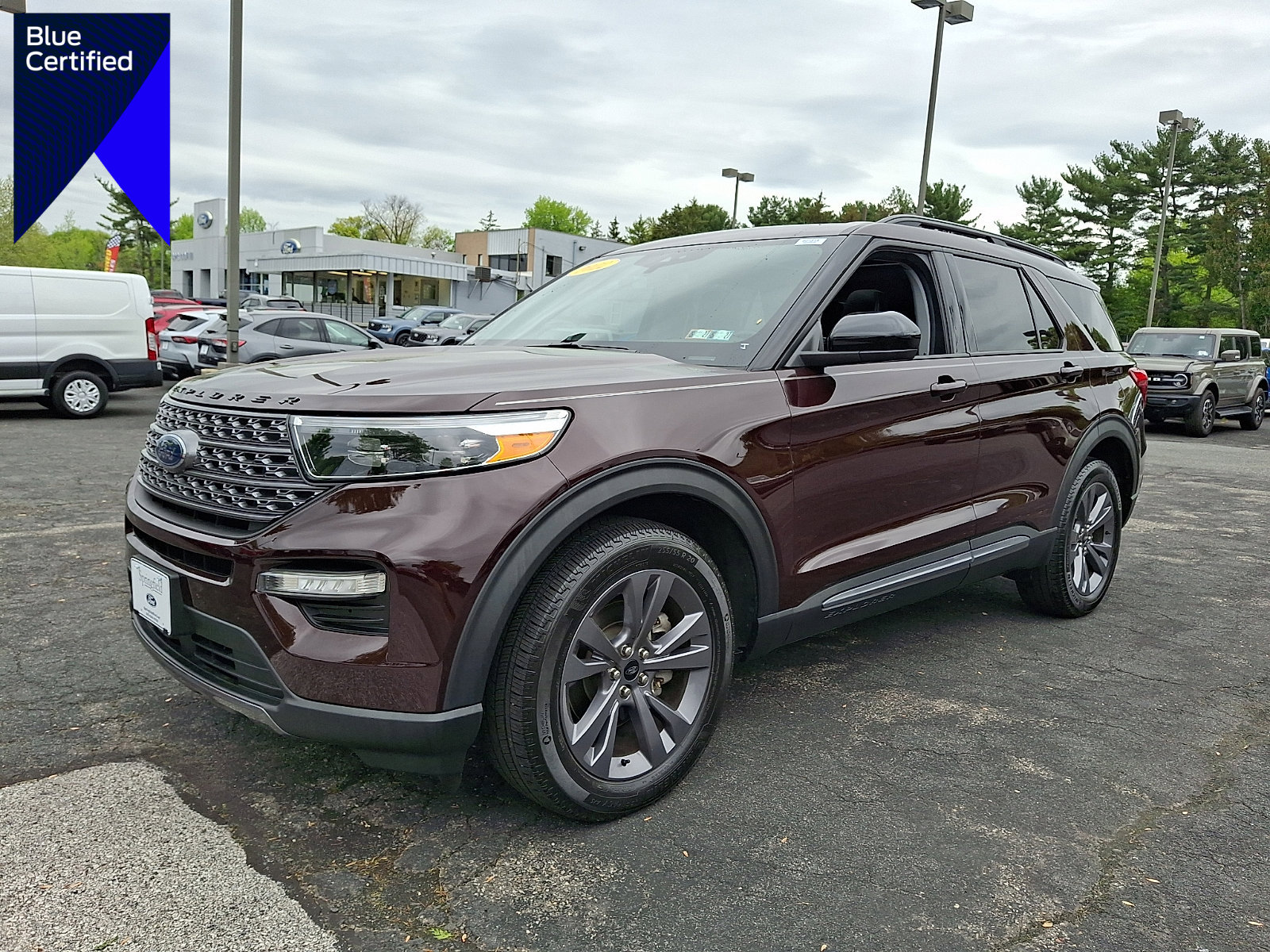 Certified 2022 Ford Explorer XLT w/ Equipment Group 202A AWD/4WD image 1