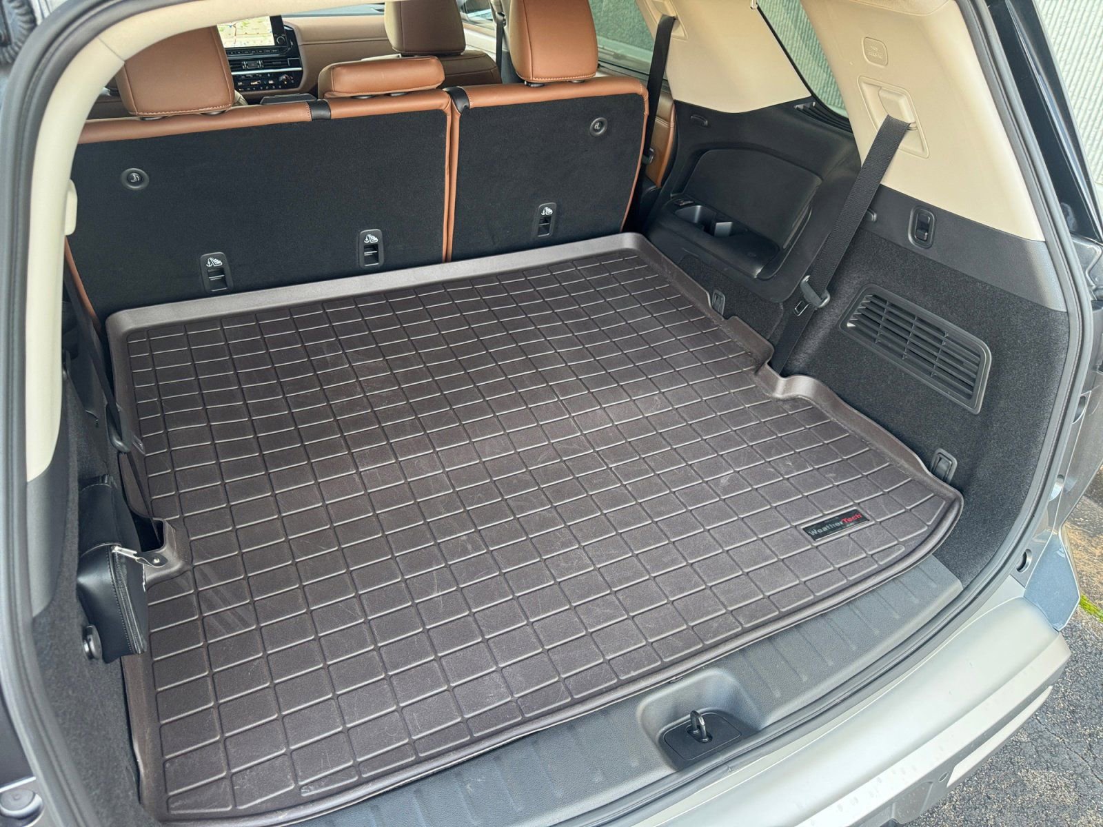 Used 2024 Nissan Pathfinder Platinum w/ Cargo Package image 17