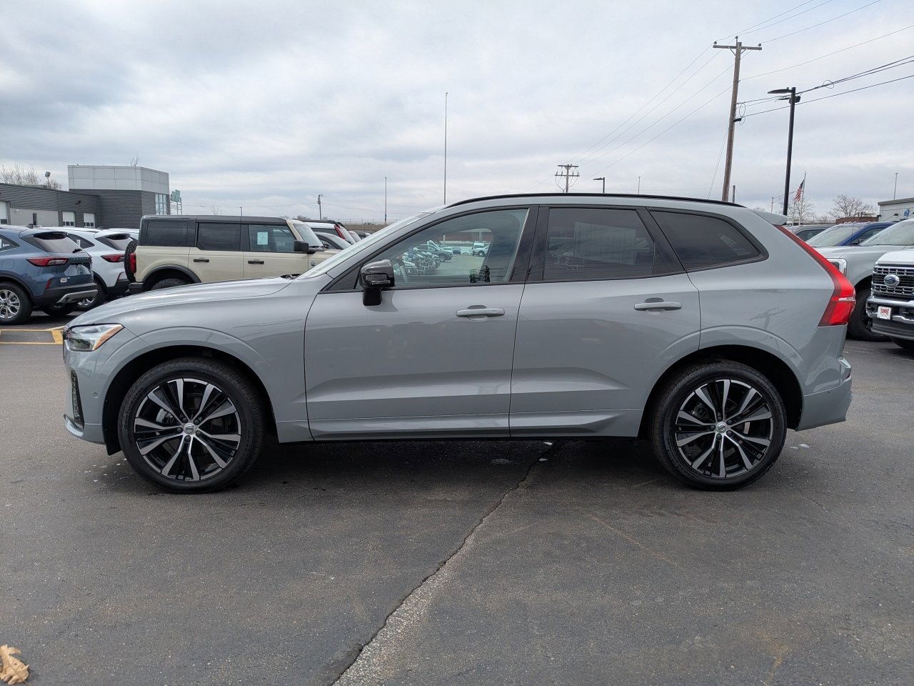 Used 2024 Volvo XC60 B5 Plus image 2