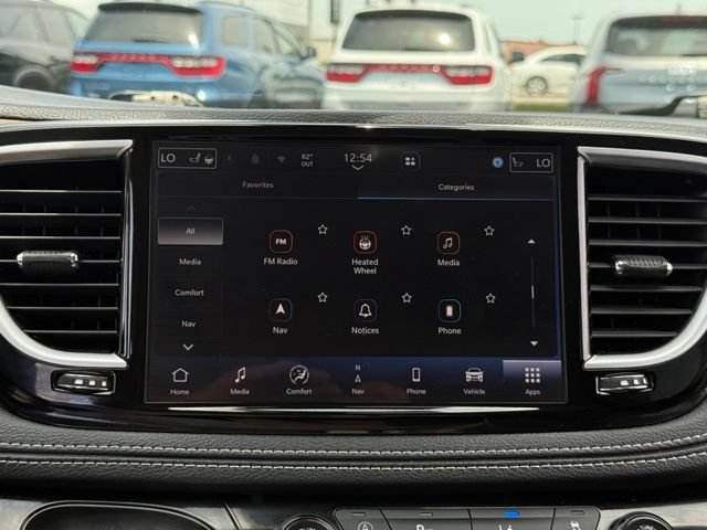 Used 2023 Chrysler Pacifica Limited FWD image 25