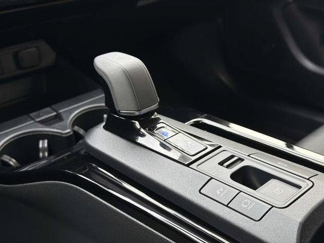 Used 2024 Toyota Prius XLE FWD image 17