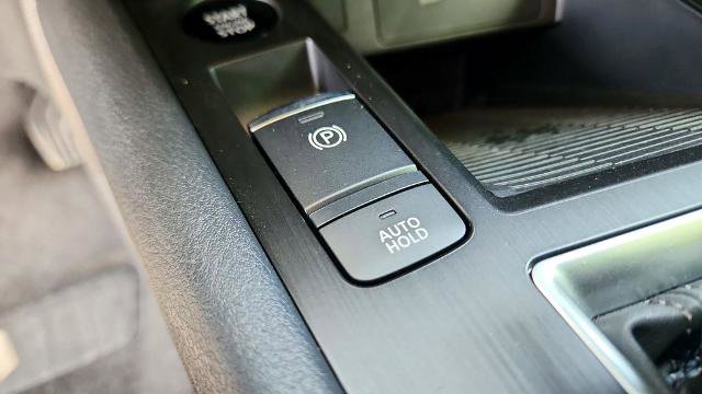 Used 2025 Nissan Kicks SV image 16