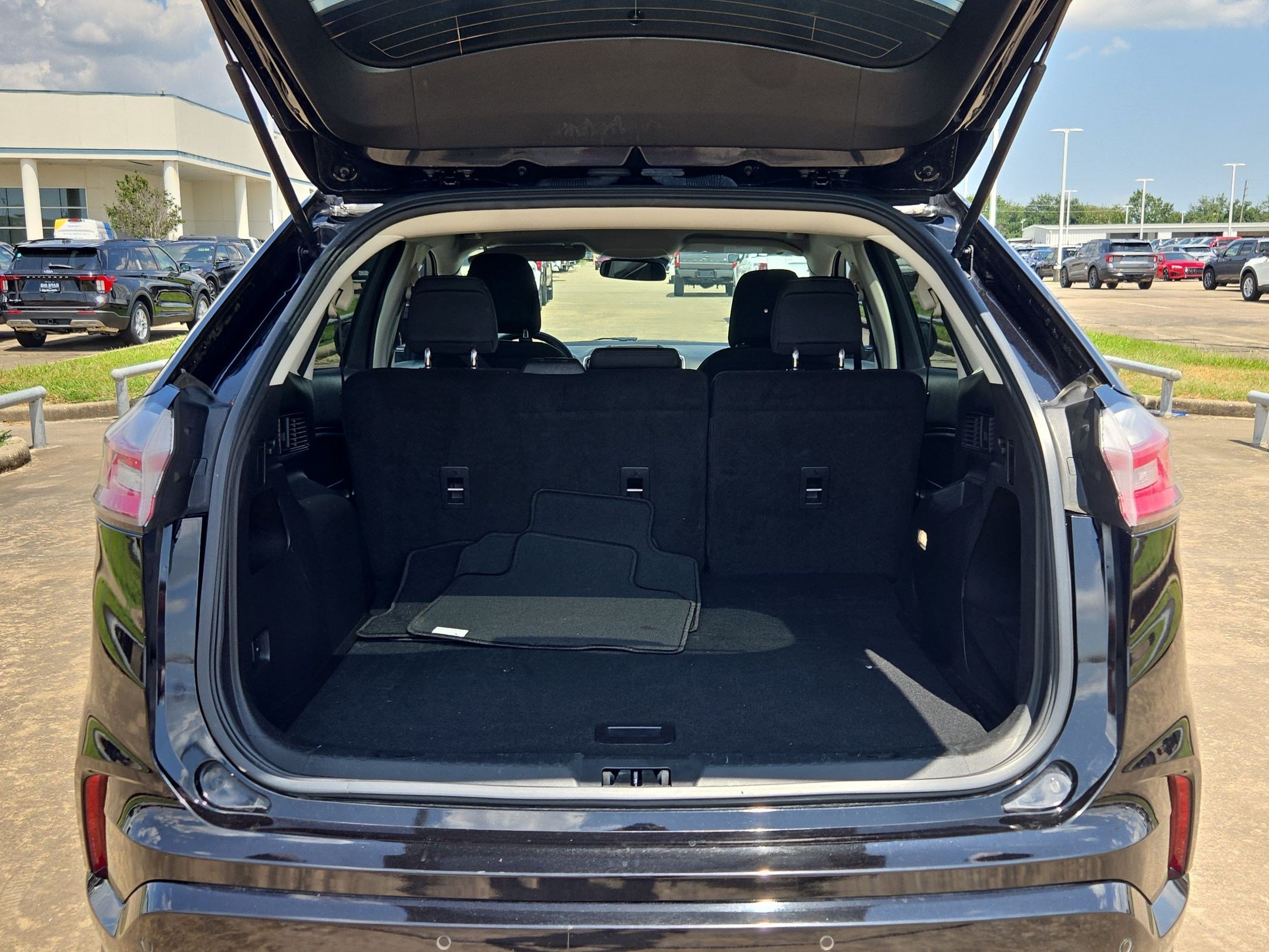 Certified 2024 Ford Edge SE w/ Black Appearance Package AWD/4WD image 28