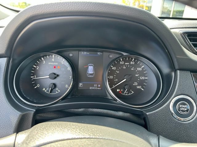 Used 2020 Nissan Rogue SV w/ Sun & Sound Touring Package AWD/4WD image 32