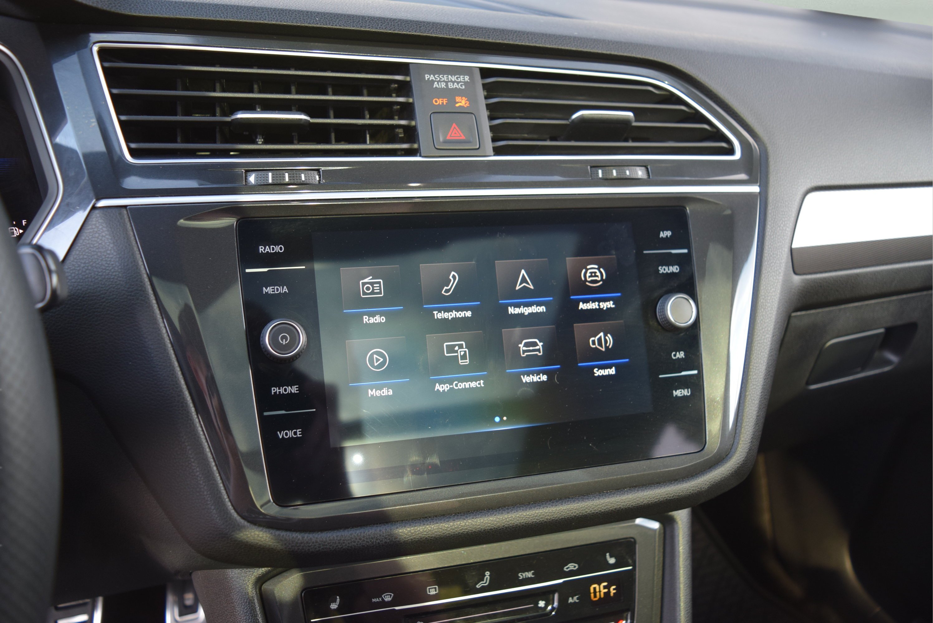 Used 2024 Volkswagen Tiguan SE R-Line AWD/4WD image 15