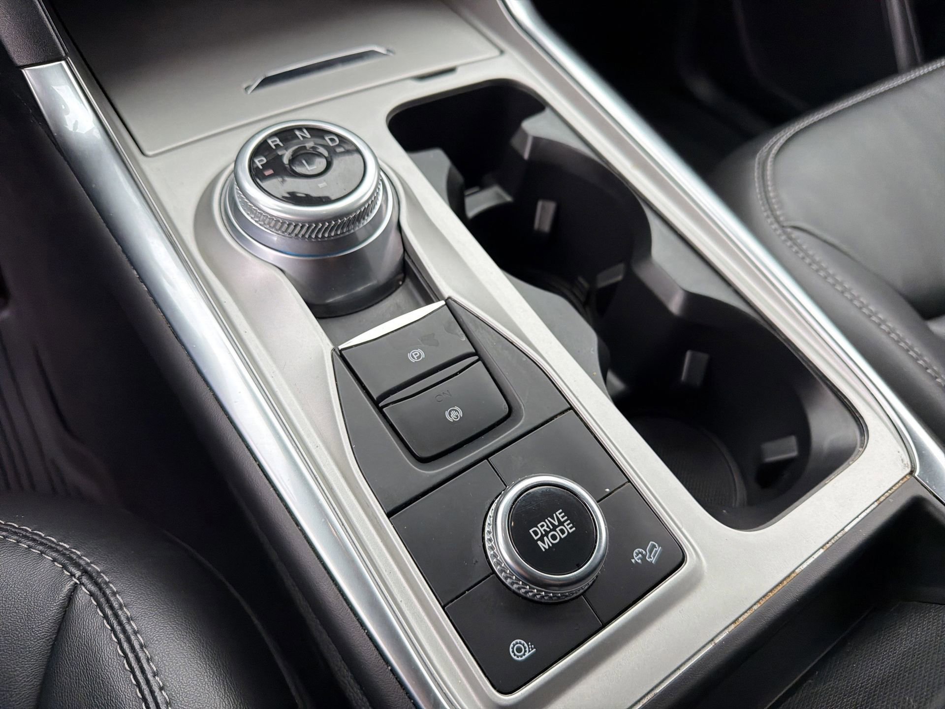 Certified 2022 Ford Explorer XLT w/ Equipment Group 202A image 19