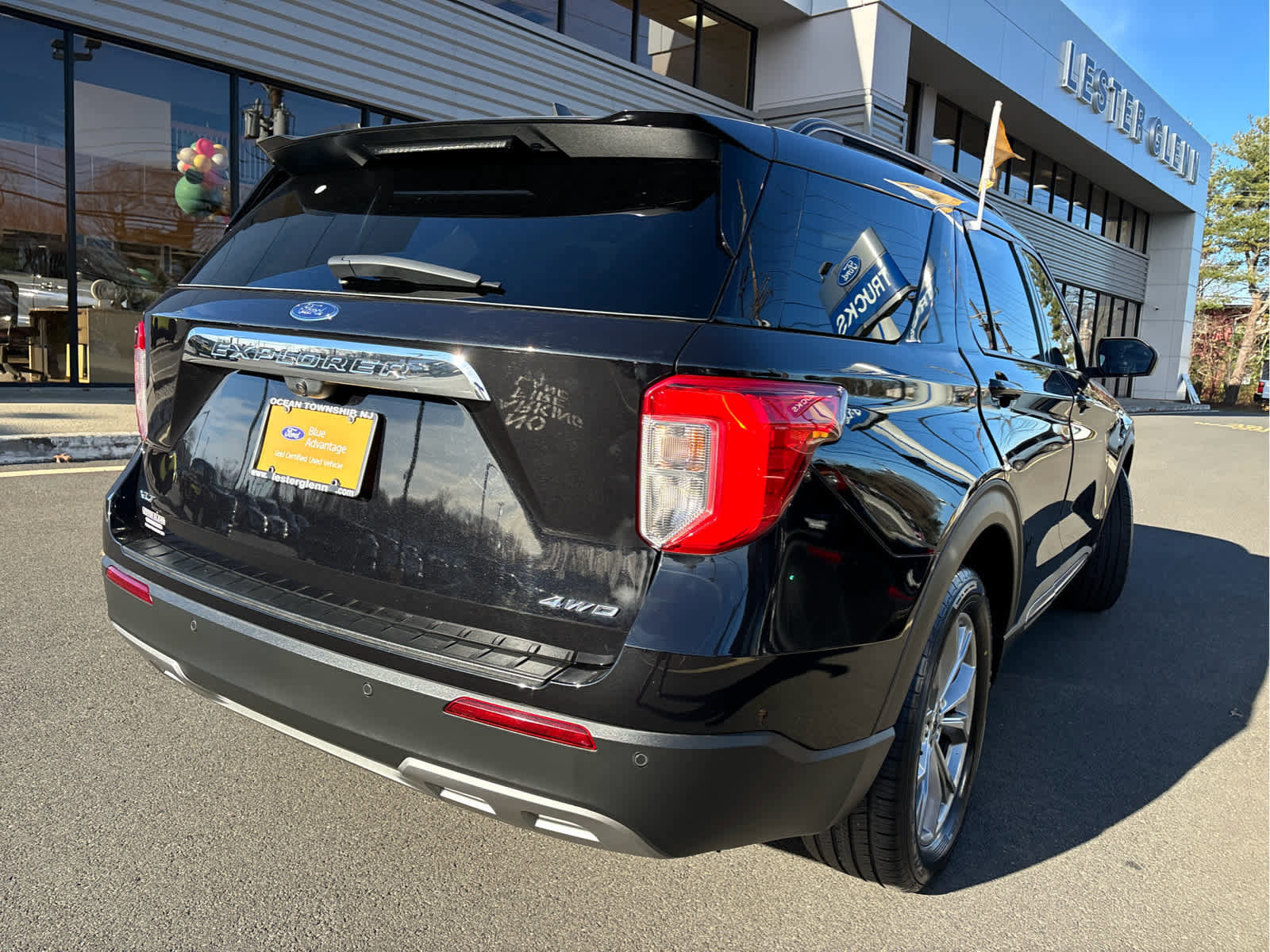 Certified 2022 Ford Explorer XLT w/ Equipment Group 202A image 5