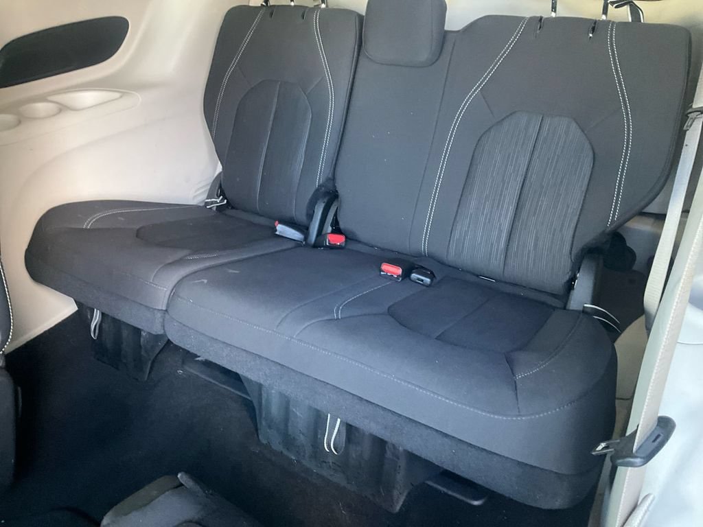 Used 2024 Chrysler Voyager LX FWD image 7
