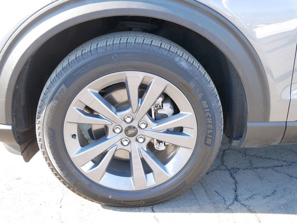 Certified 2023 Ford Explorer XLT w/ Equipment Group 202A image 6