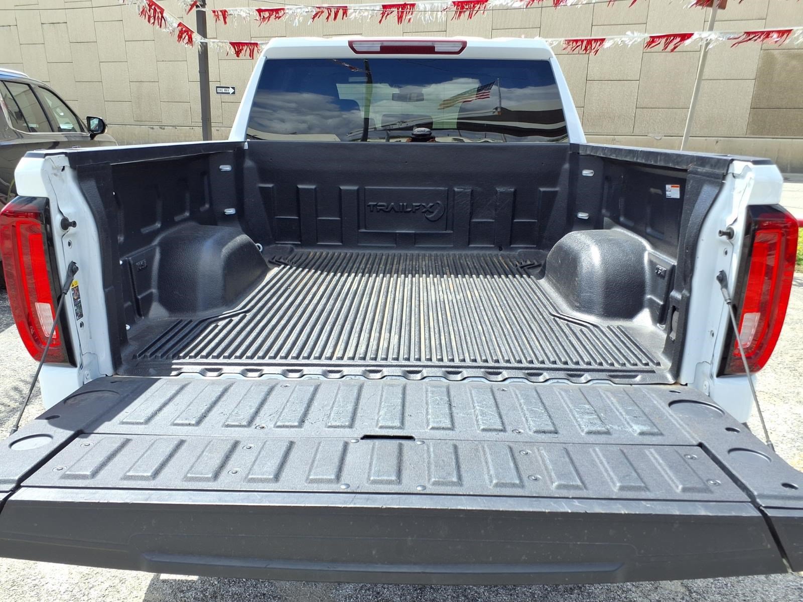 Used 2025 GMC Sierra 1500 SLT AWD/4WD image 9
