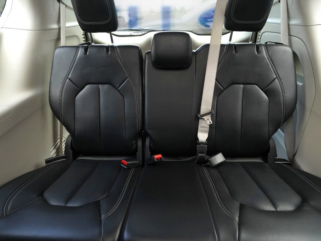 Used 2023 Chrysler Pacifica Touring-L FWD image 24