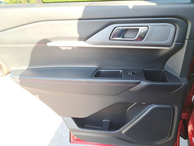Certified 2025 Ford Explorer ST image 18